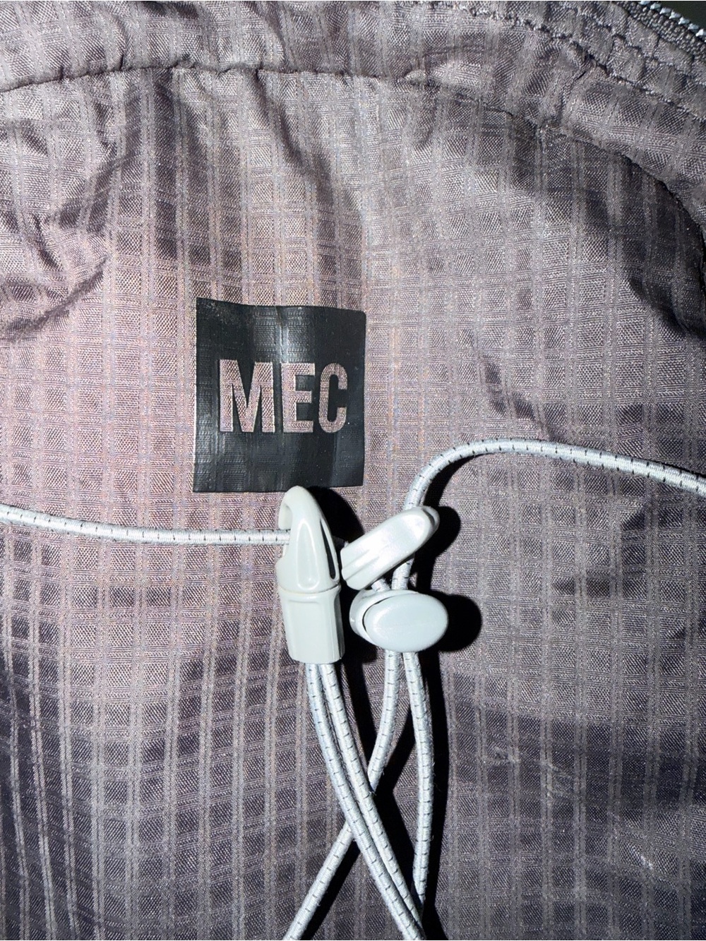 MEC Black Lightweight Daypack Hiking Backpack - Picture 2 of 8